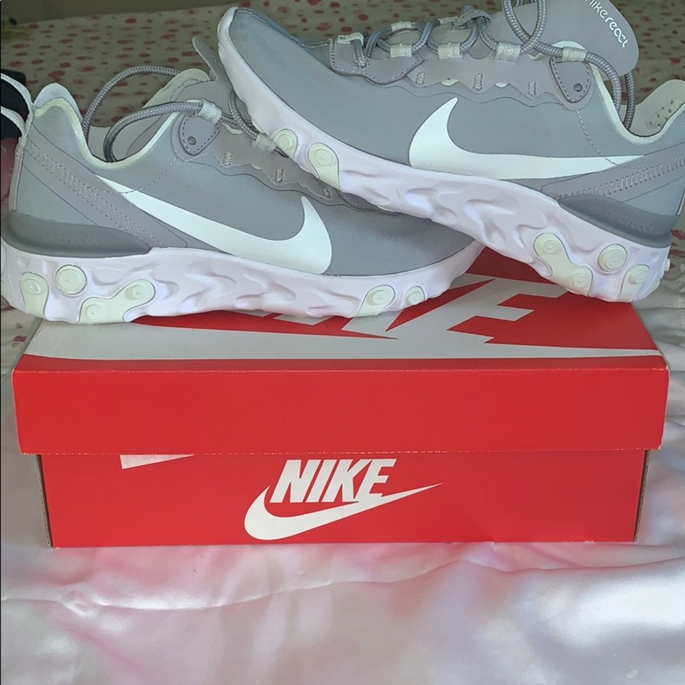Womens Nike React Element